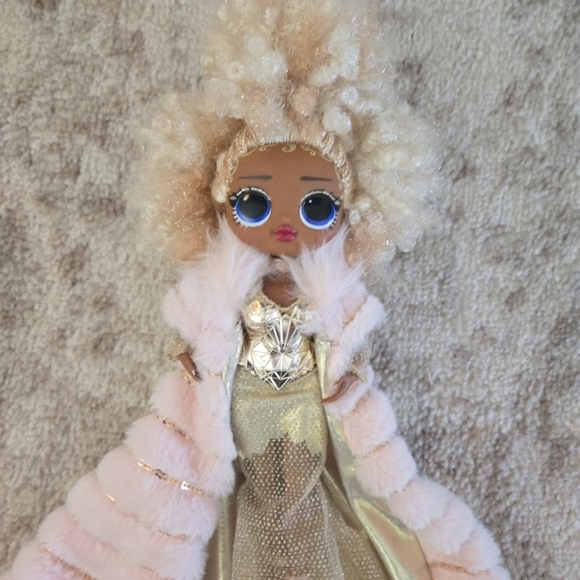 L.O.L. Surprise! Doll with Pink and Gold Outfit - Picture 2 of 4